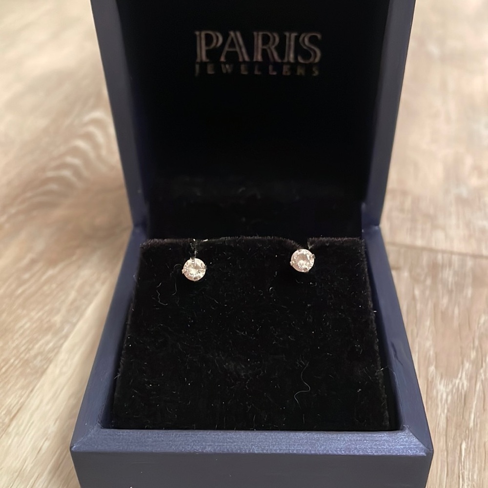 Earrings (small amount of real gold)